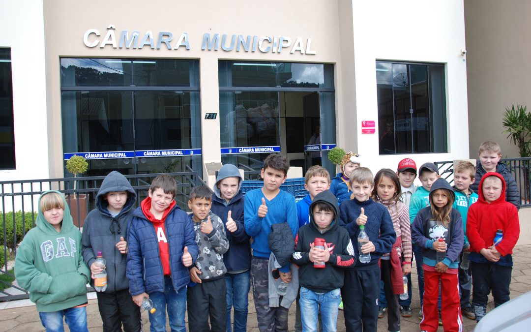 Câmara Municipal recebe visita dos alunos da Escola Municipal Milene da Silva Barczak